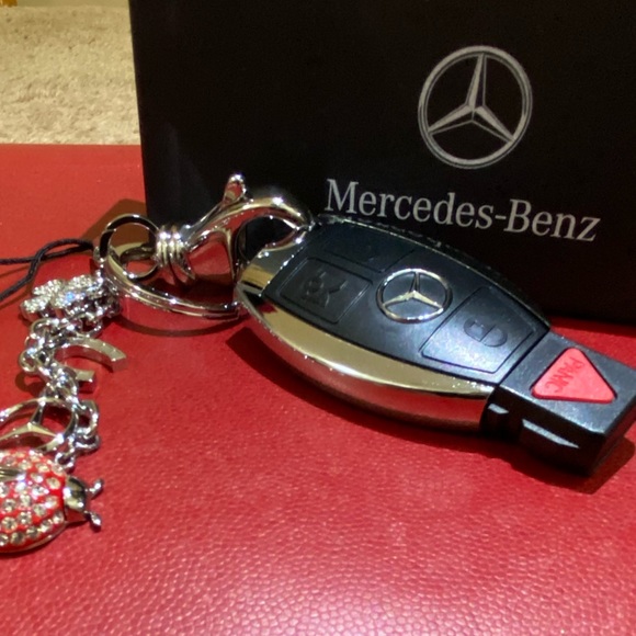 New In Box| Benz Mercedes Schlusselanhänger 8GB Key Ring - Picture 4 of 7